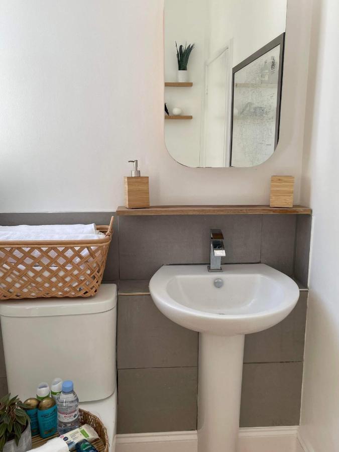 The Clock Tower Apartment - Spacious, Modern, 2 Bed Room Apartment , Southsea With Free Parking - Sleeps 4 Portsmouth Dış mekan fotoğraf