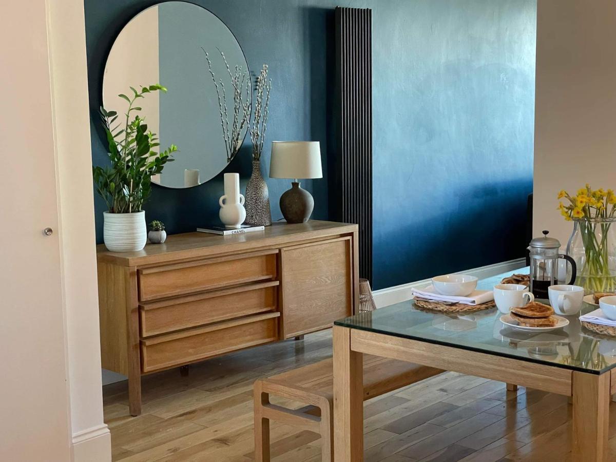 The Clock Tower Apartment - Spacious, Modern, 2 Bed Room Apartment , Southsea With Free Parking - Sleeps 4 Portsmouth Dış mekan fotoğraf