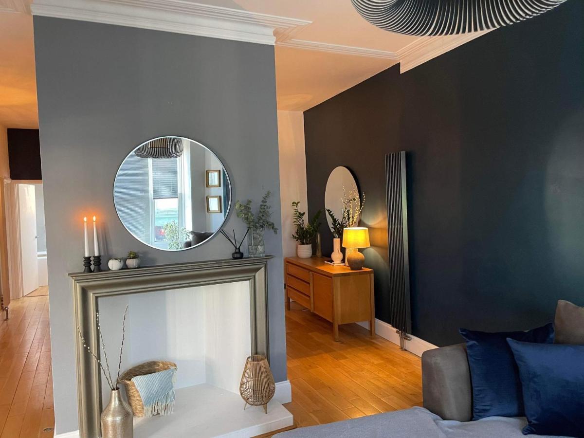 The Clock Tower Apartment - Spacious, Modern, 2 Bed Room Apartment , Southsea With Free Parking - Sleeps 4 Portsmouth Dış mekan fotoğraf