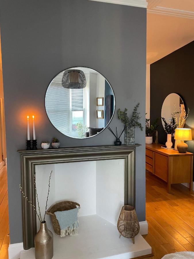 The Clock Tower Apartment - Spacious, Modern, 2 Bed Room Apartment , Southsea With Free Parking - Sleeps 4 Portsmouth Dış mekan fotoğraf