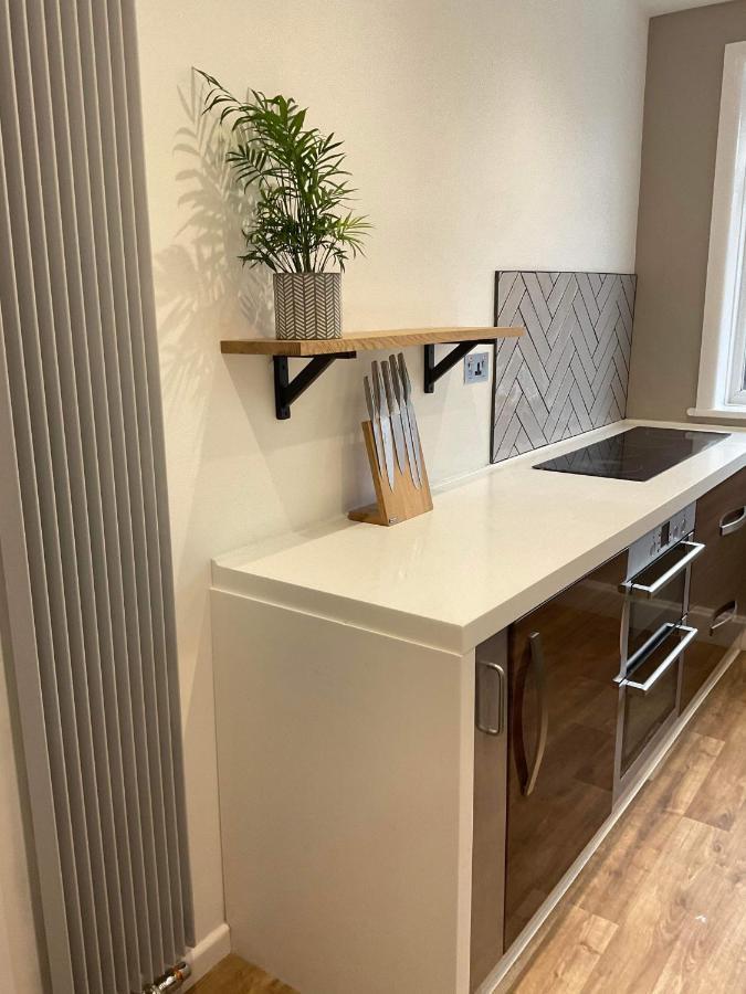 The Clock Tower Apartment - Spacious, Modern, 2 Bed Room Apartment , Southsea With Free Parking - Sleeps 4 Portsmouth Dış mekan fotoğraf