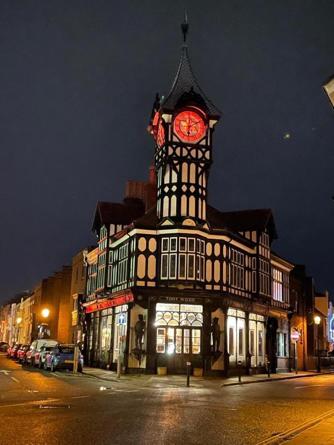 The Clock Tower Apartment - Spacious, Modern, 2 Bed Room Apartment , Southsea With Free Parking - Sleeps 4 Portsmouth Dış mekan fotoğraf