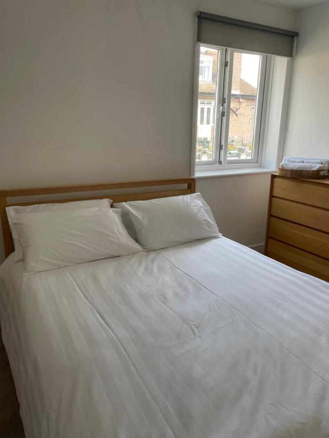 The Clock Tower Apartment - Spacious, Modern, 2 Bed Room Apartment , Southsea With Free Parking - Sleeps 4 Portsmouth Dış mekan fotoğraf