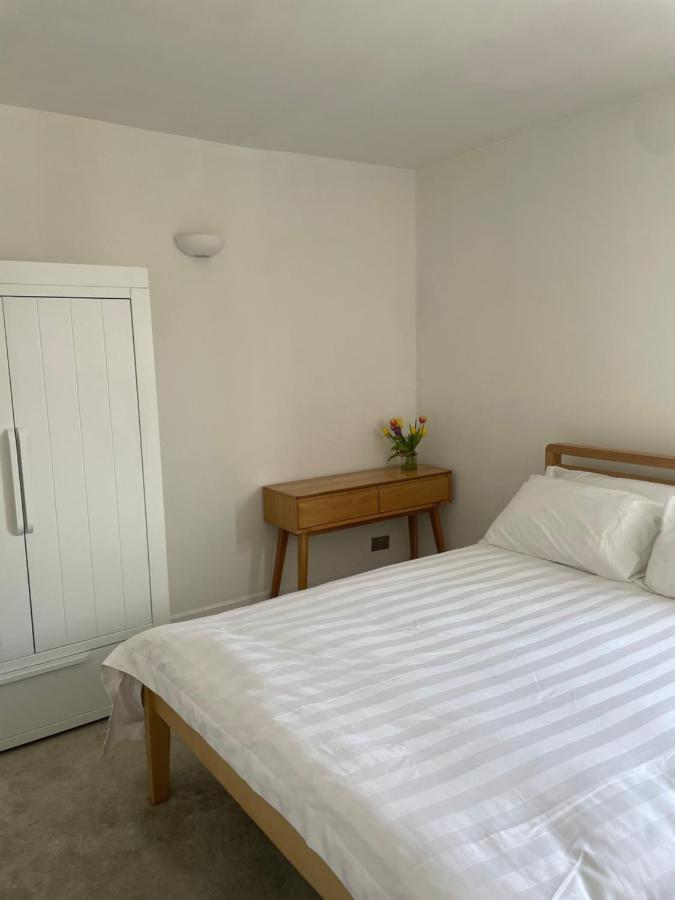 The Clock Tower Apartment - Spacious, Modern, 2 Bed Room Apartment , Southsea With Free Parking - Sleeps 4 Portsmouth Dış mekan fotoğraf