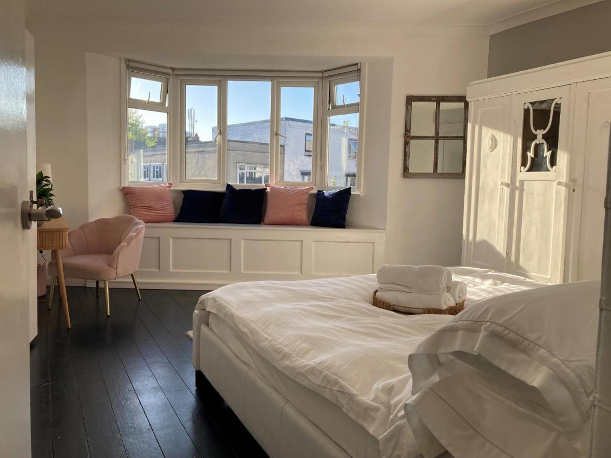 The Clock Tower Apartment - Spacious, Modern, 2 Bed Room Apartment , Southsea With Free Parking - Sleeps 4 Portsmouth Dış mekan fotoğraf