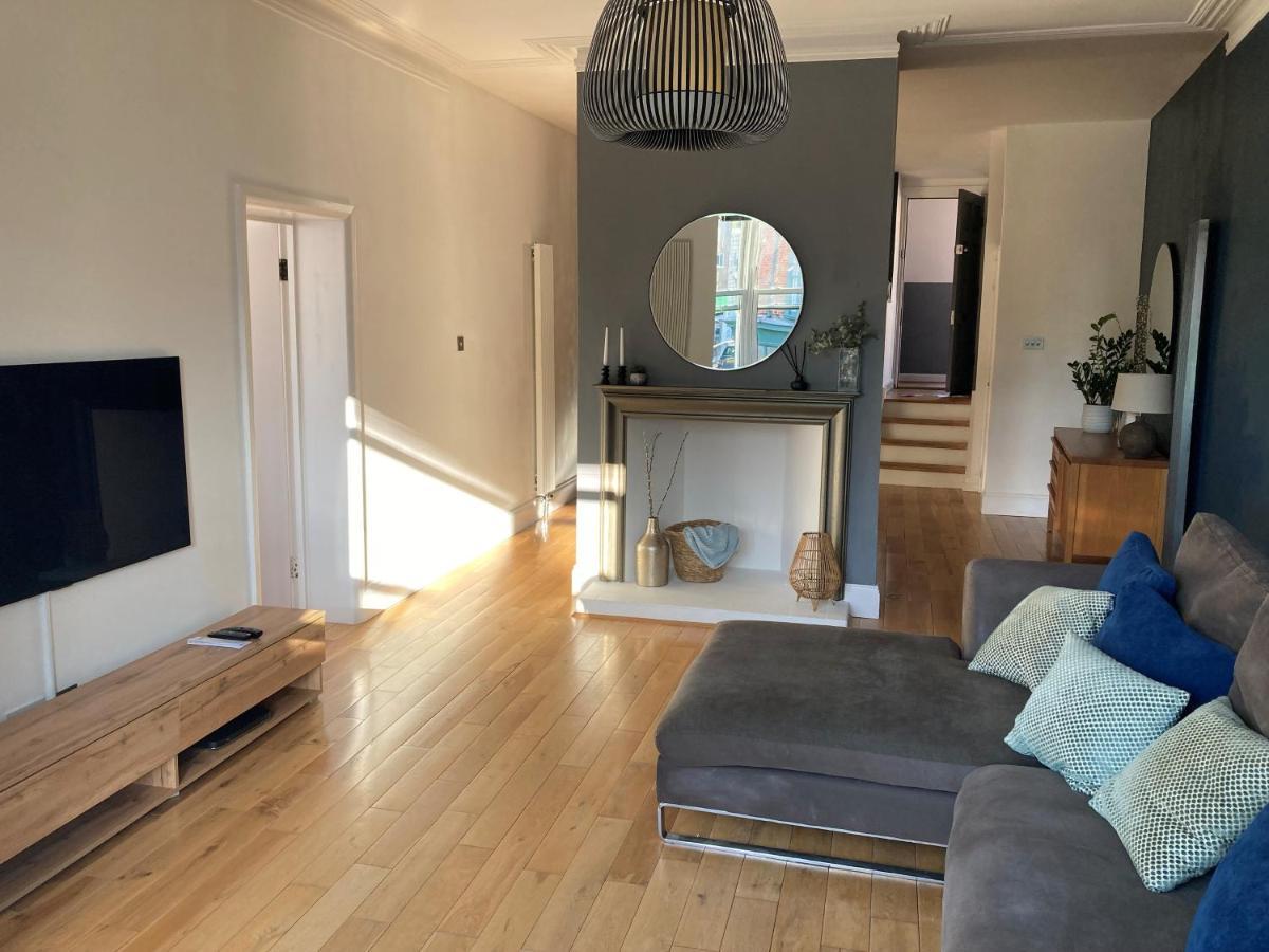 The Clock Tower Apartment - Spacious, Modern, 2 Bed Room Apartment , Southsea With Free Parking - Sleeps 4 Portsmouth Dış mekan fotoğraf
