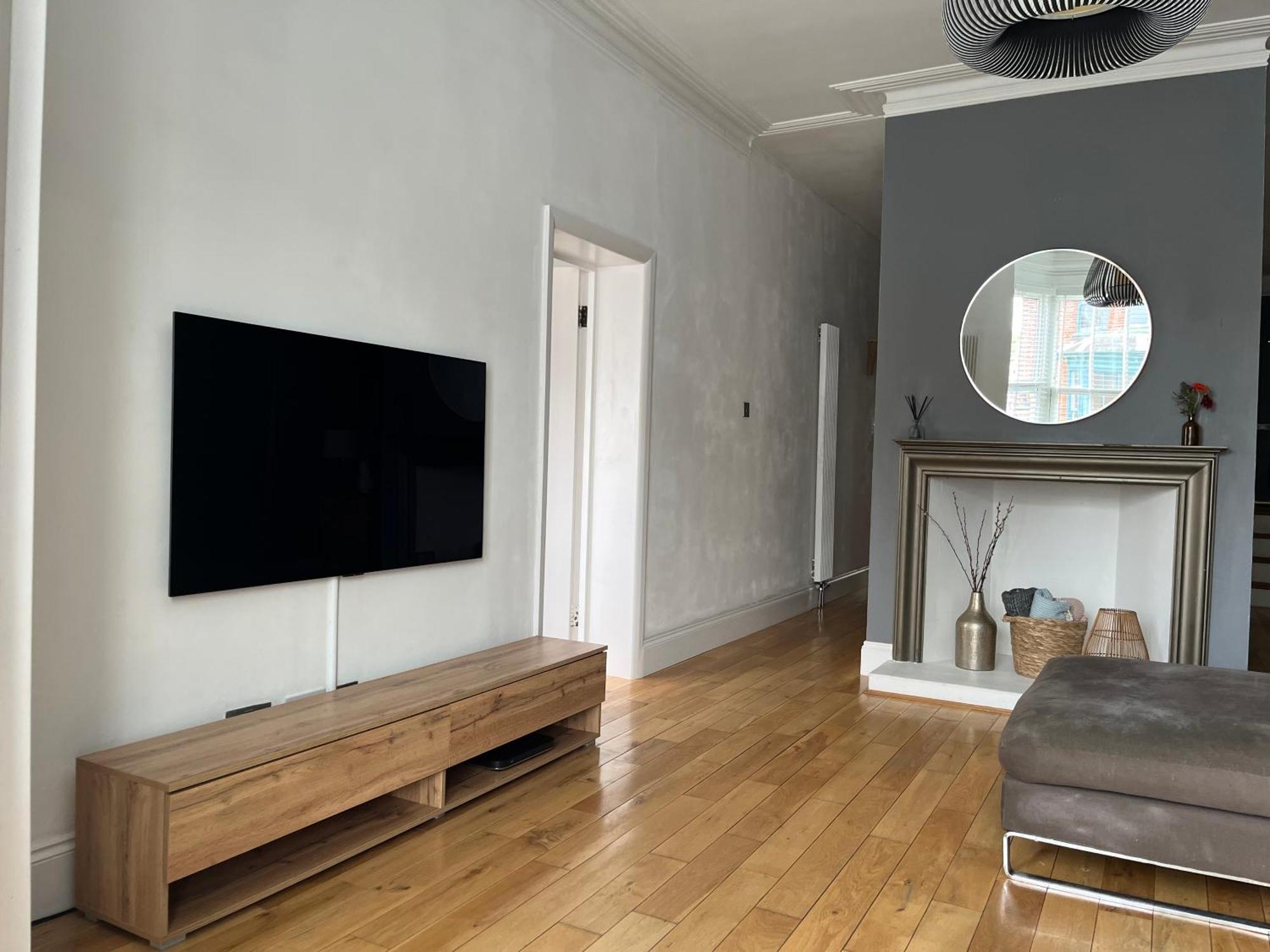 The Clock Tower Apartment - Spacious, Modern, 2 Bed Room Apartment , Southsea With Free Parking - Sleeps 4 Portsmouth Dış mekan fotoğraf